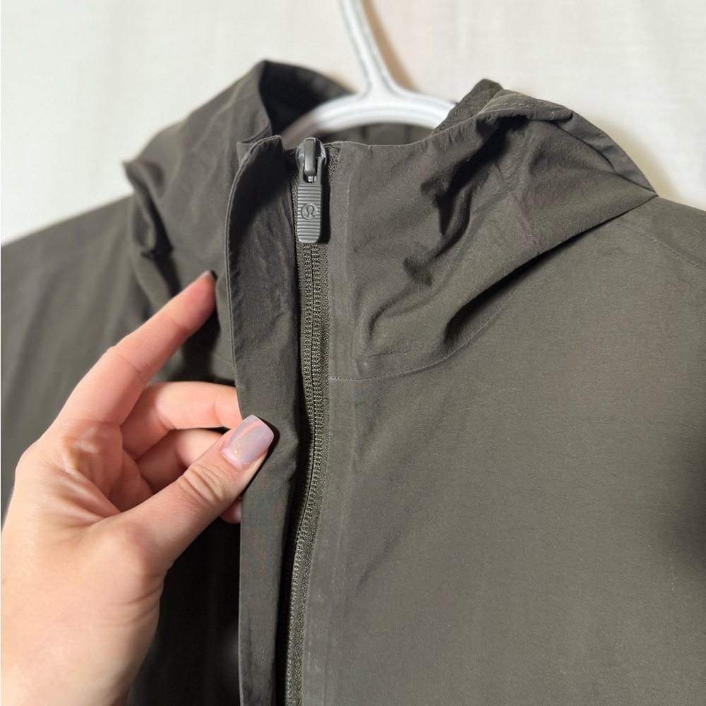 Lululemon Rain Haven Jacket *Insulated | size 4 - Picture 8 of 12